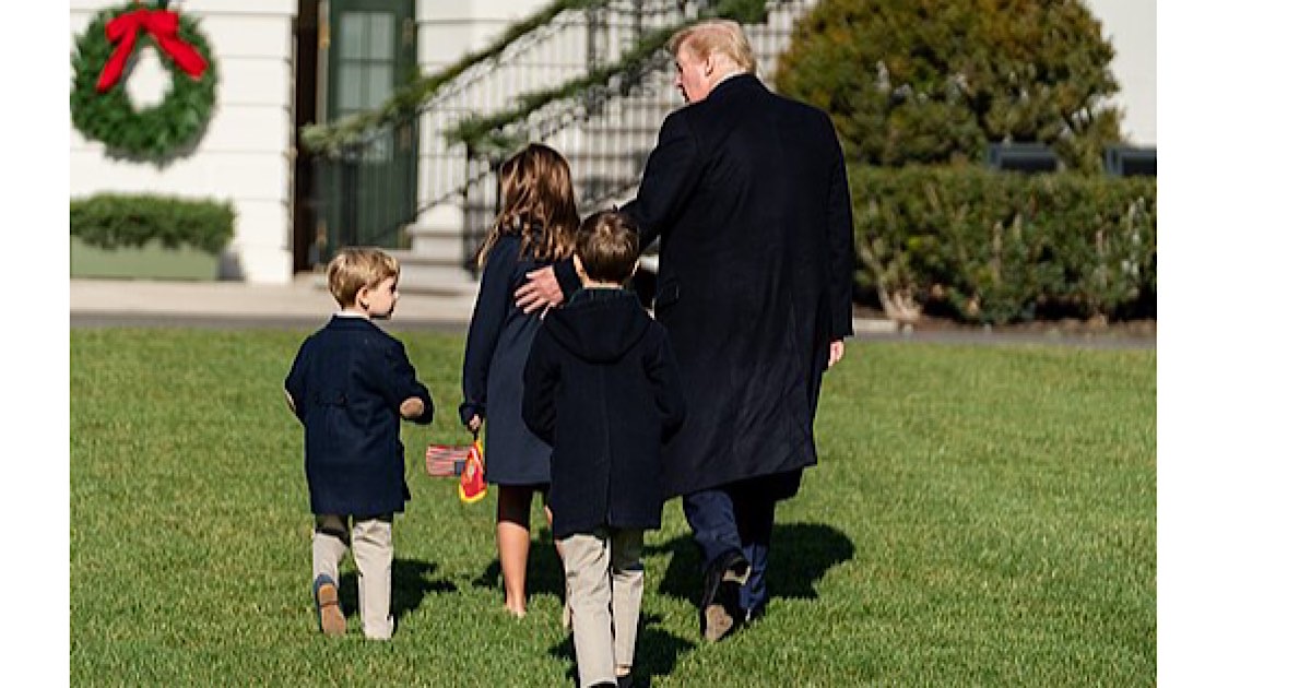 Donald Trump walking with his grandchildren on the White House lawn
